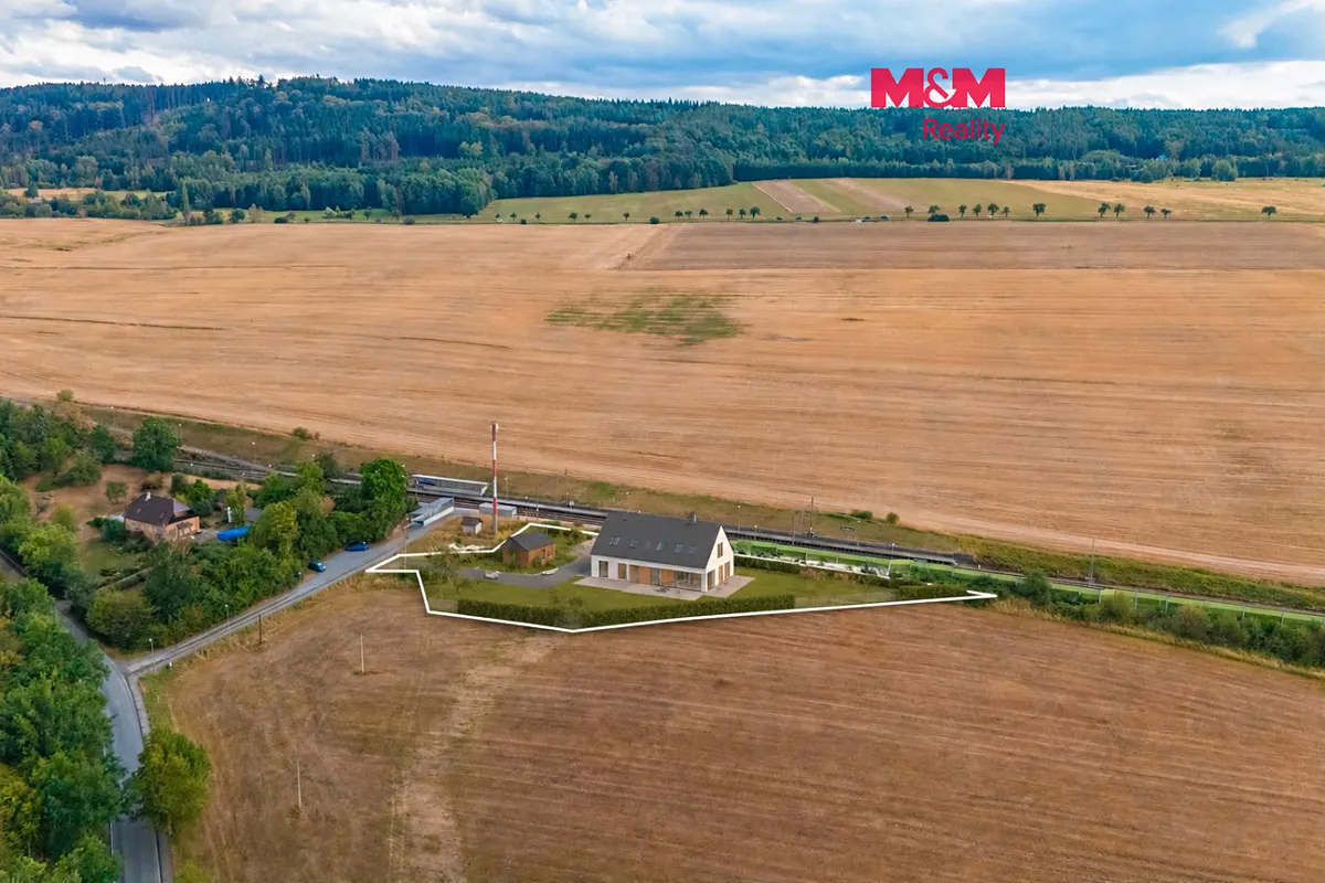 Prodej stavebního pozemku 2304 m²